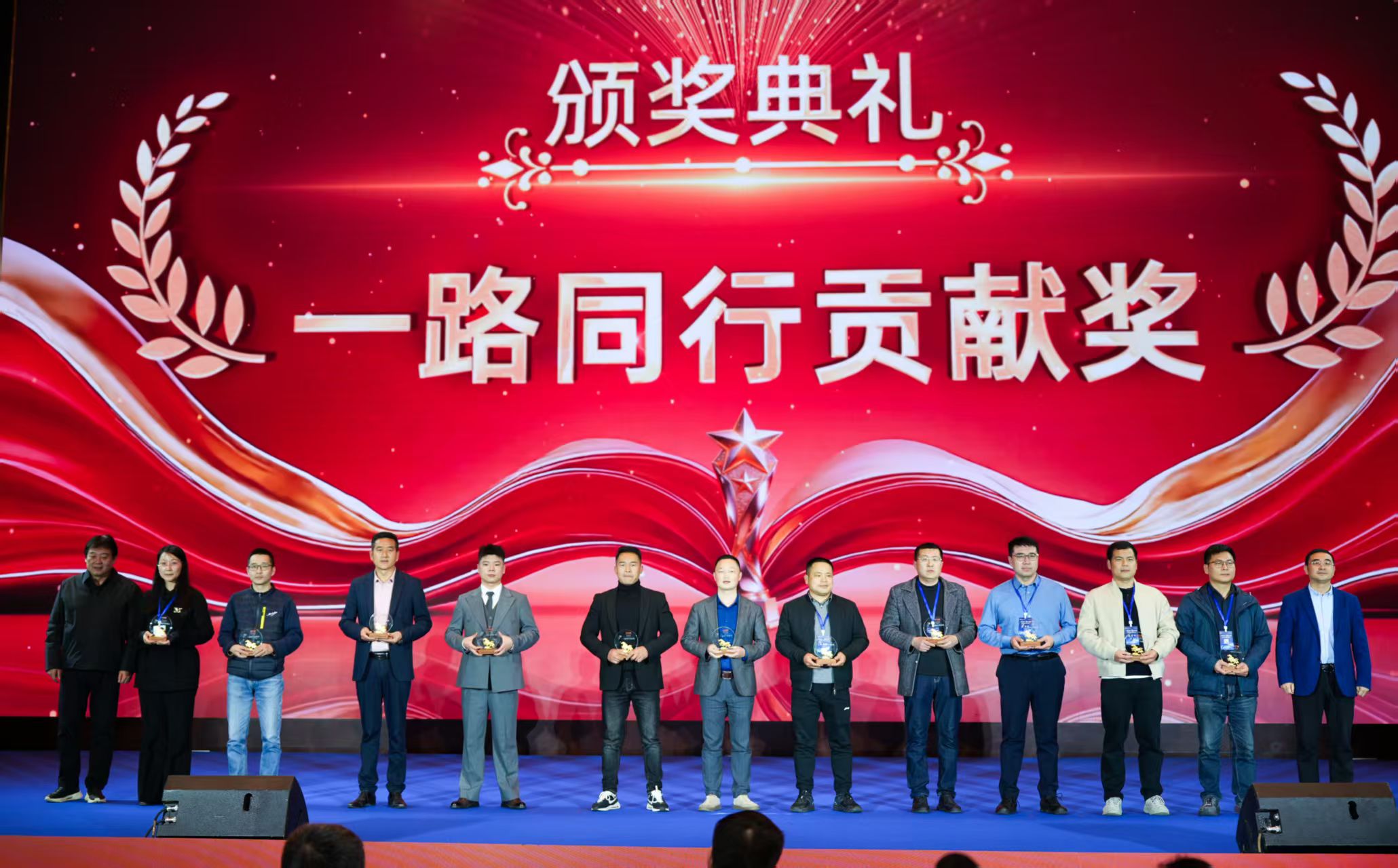 生态无界，䮅进全球！2026车贝健全球生态联盟大会圆满举行，富滤盛滤清器荣获“一路同行贡献奖”